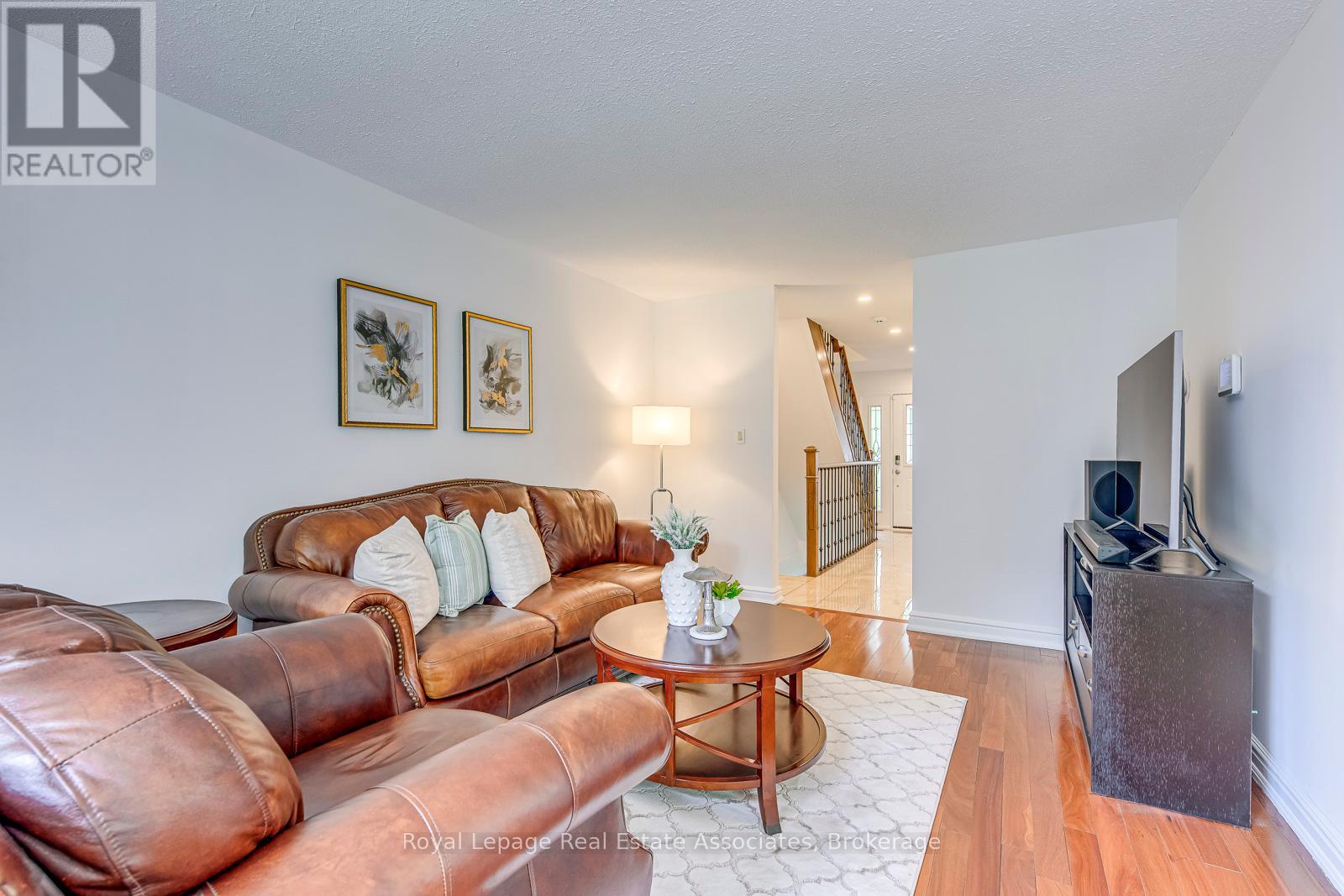 Photo 35 of 6221 Millers Grove, Mississauga ON