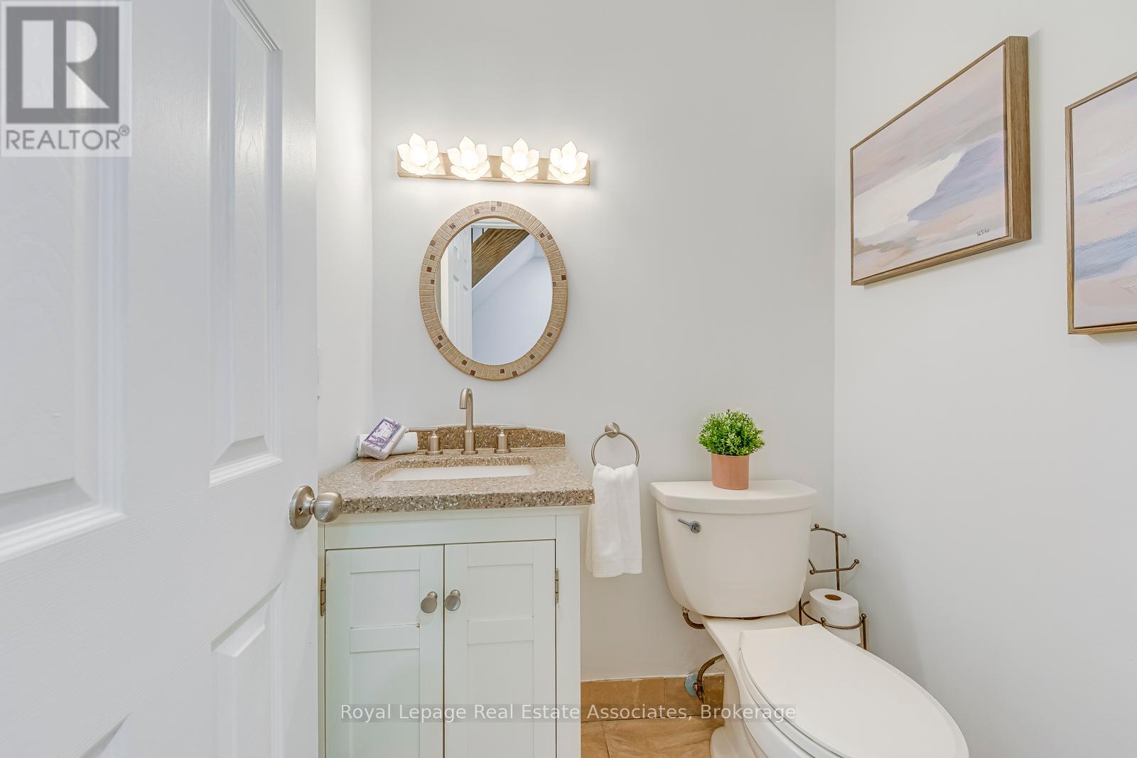 Photo 23 of 6221 Millers Grove, Mississauga ON
