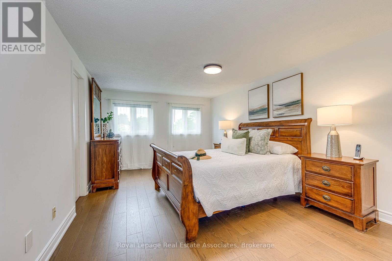 Photo 21 of 6221 Millers Grove, Mississauga ON