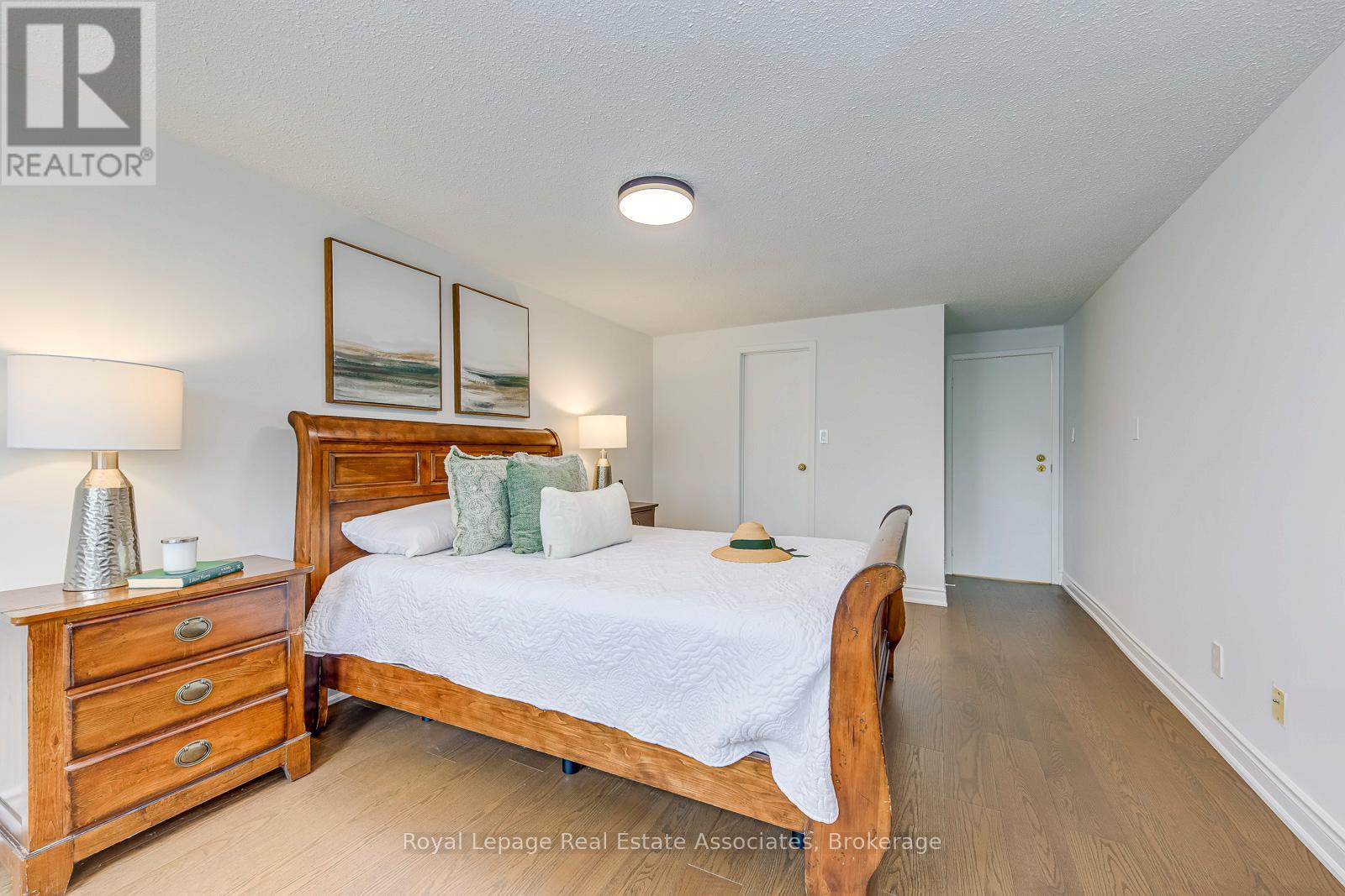 Photo 30 of 6221 Millers Grove, Mississauga ON