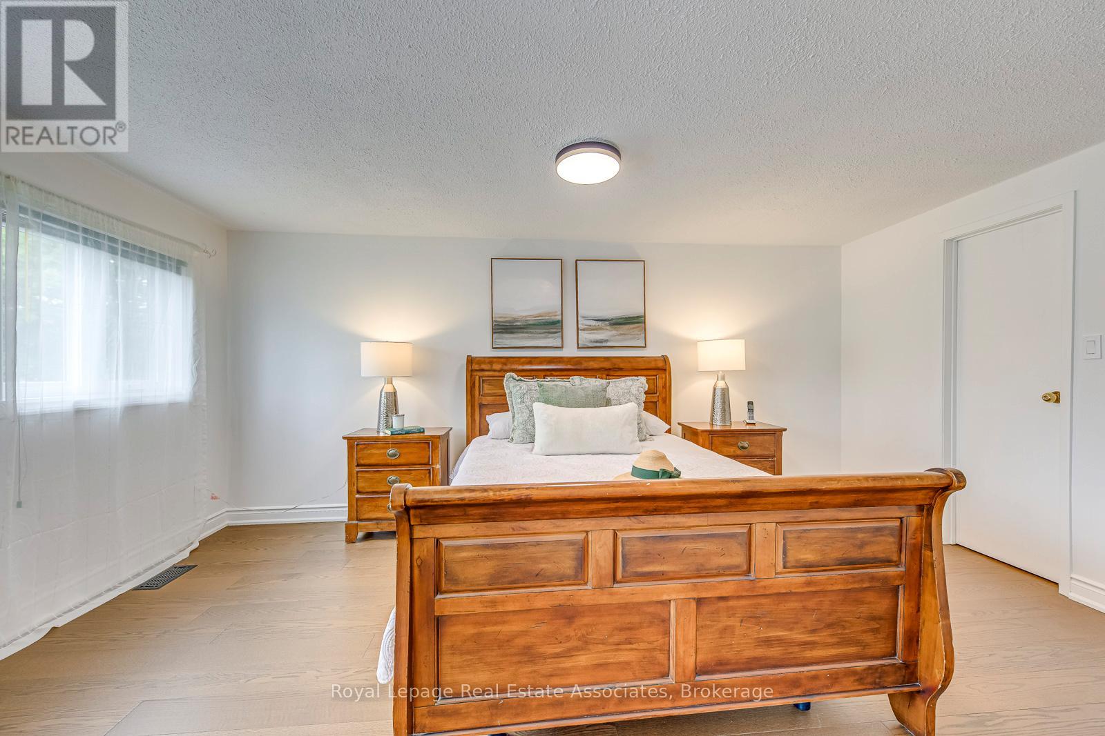 Photo 8 of 6221 Millers Grove, Mississauga ON