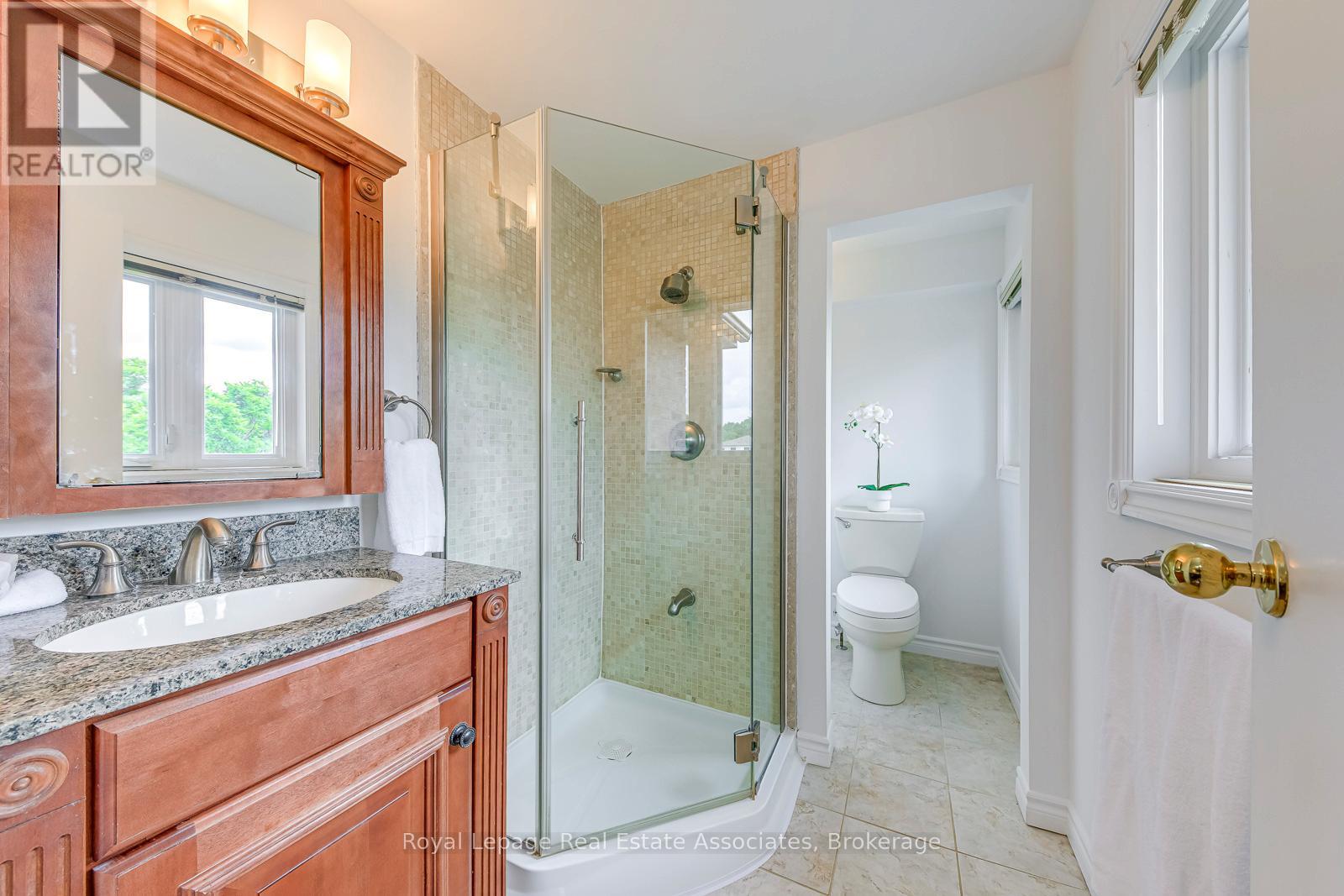 Photo 24 of 6221 Millers Grove, Mississauga ON