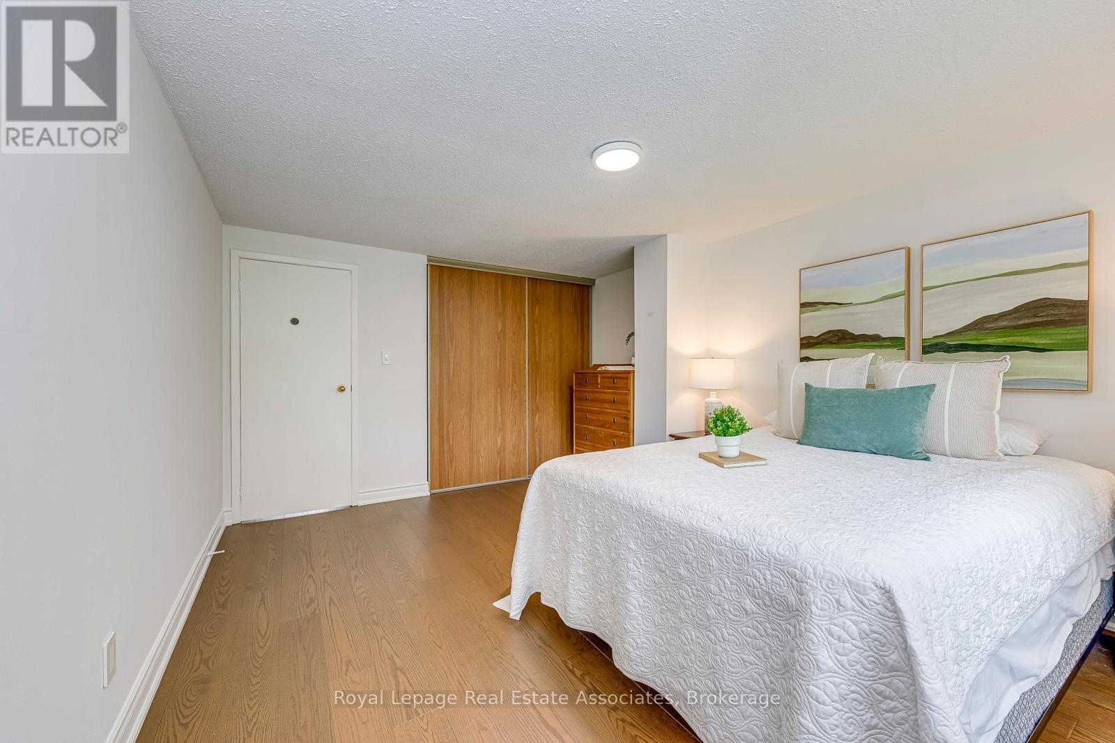 Photo 43 of 6221 Millers Grove, Mississauga ON