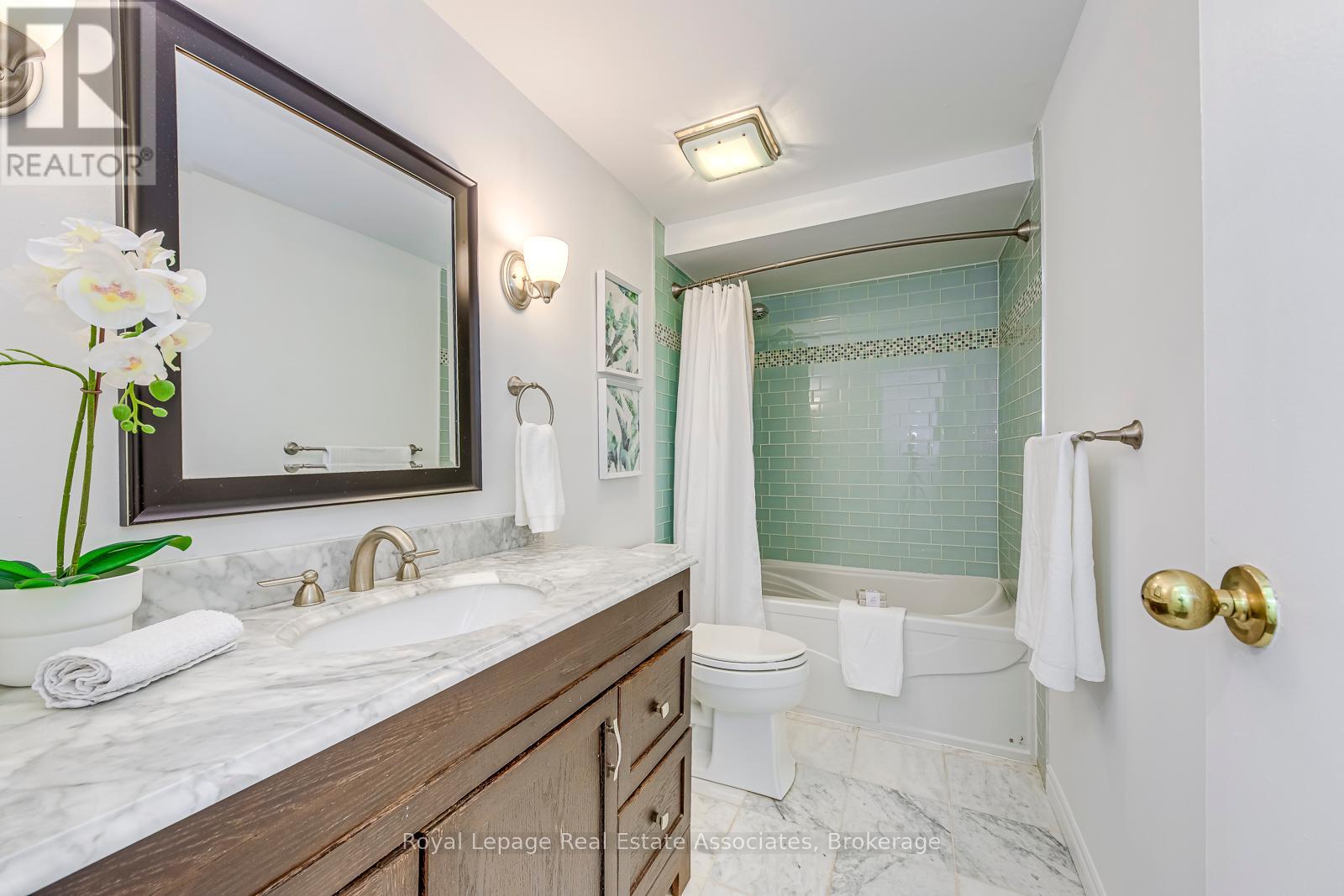 Photo 7 of 6221 Millers Grove, Mississauga ON
