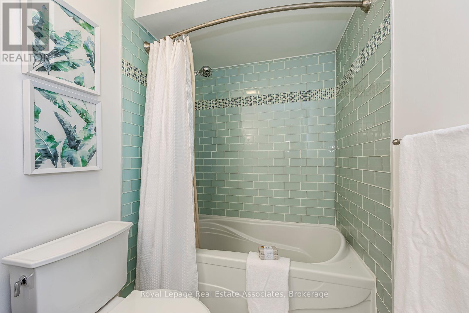 Photo 16 of 6221 Millers Grove, Mississauga ON