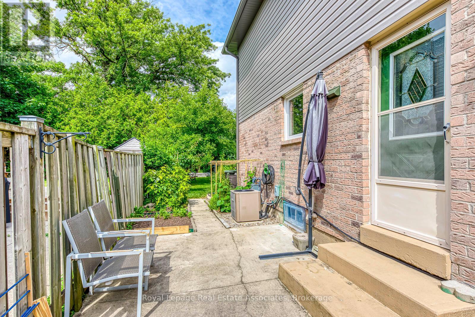 Photo 14 of 6221 Millers Grove, Mississauga ON
