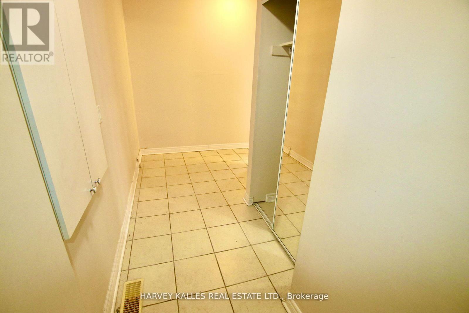 Photo 10 of 5 775 Ossington Avenue, Toronto ON
