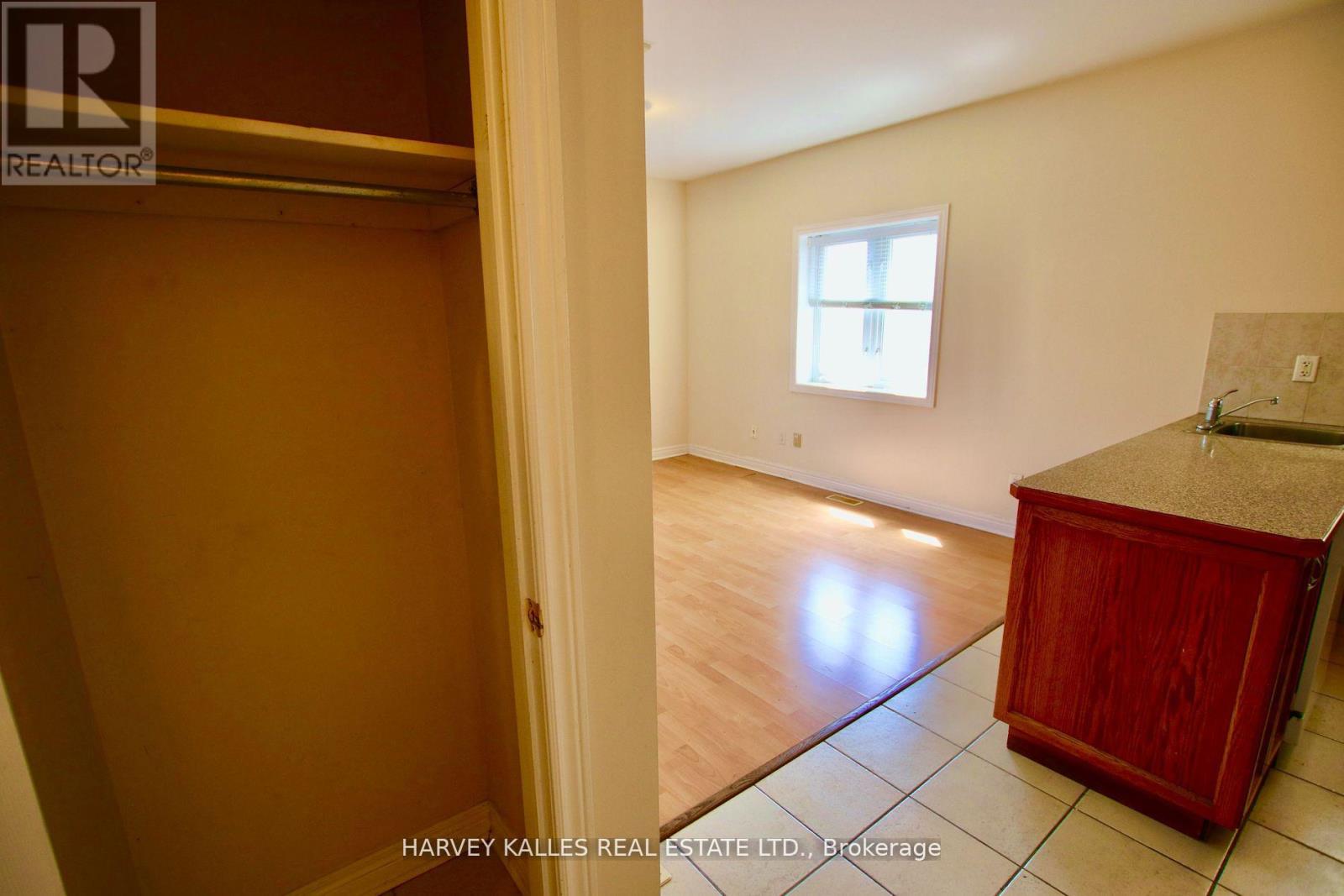 Photo 11 of 5 775 Ossington Avenue, Toronto ON