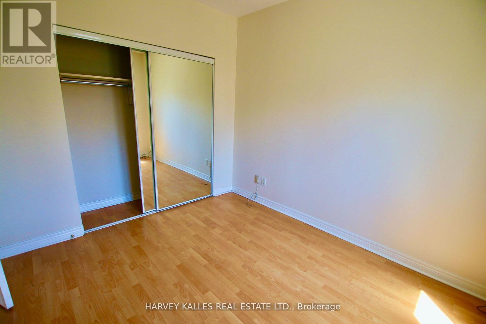 Photo 12 of 5 775 Ossington Avenue, Toronto ON