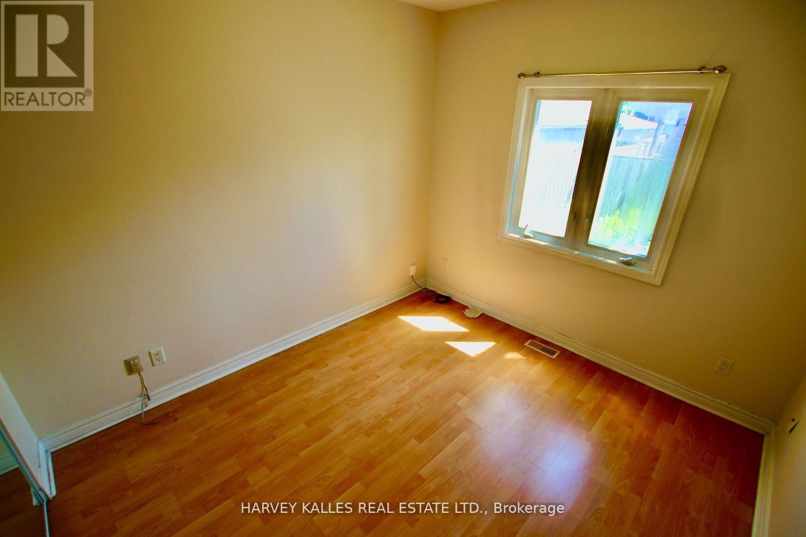 Photo 4 of 5 775 Ossington Avenue, Toronto ON