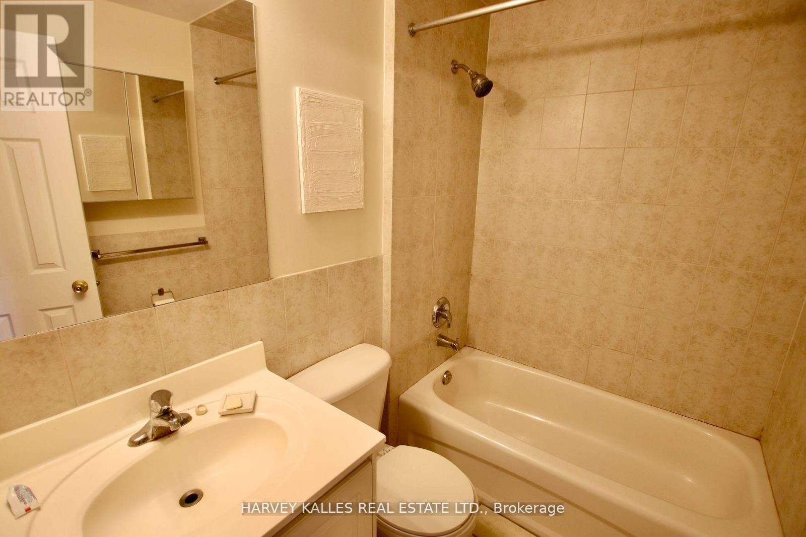 Photo 7 of 5 775 Ossington Avenue, Toronto ON