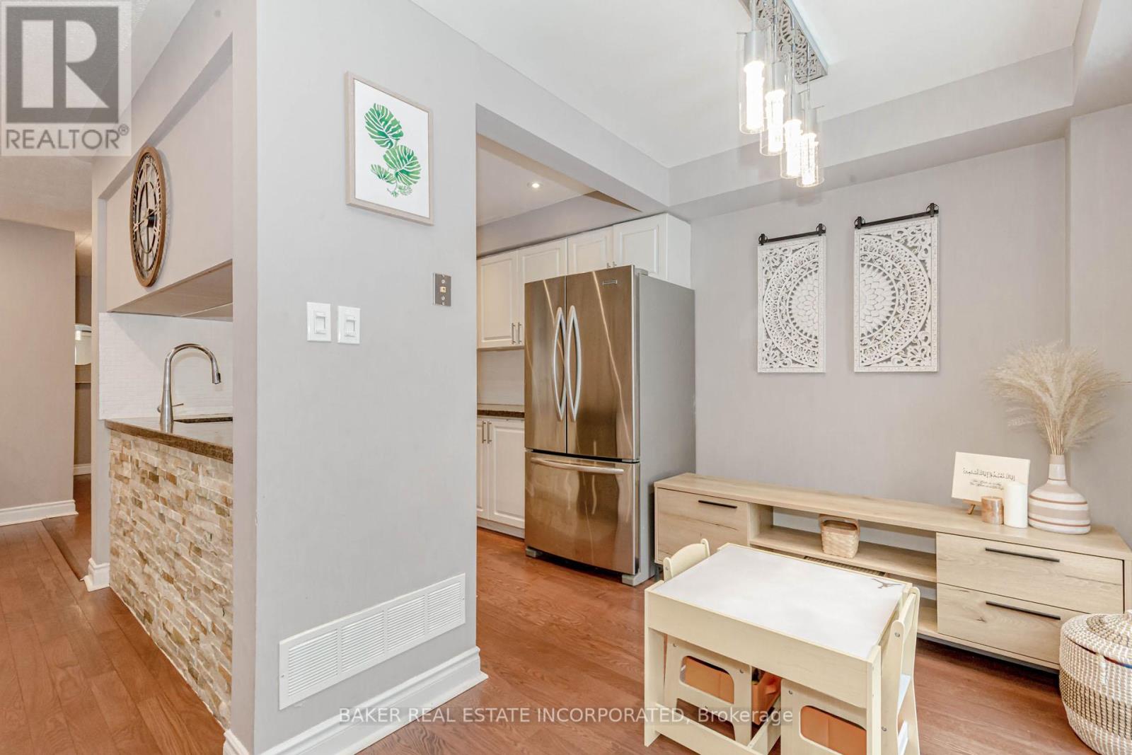 Photo 10 of 44 1485 Torrington Drive, Mississauga ON