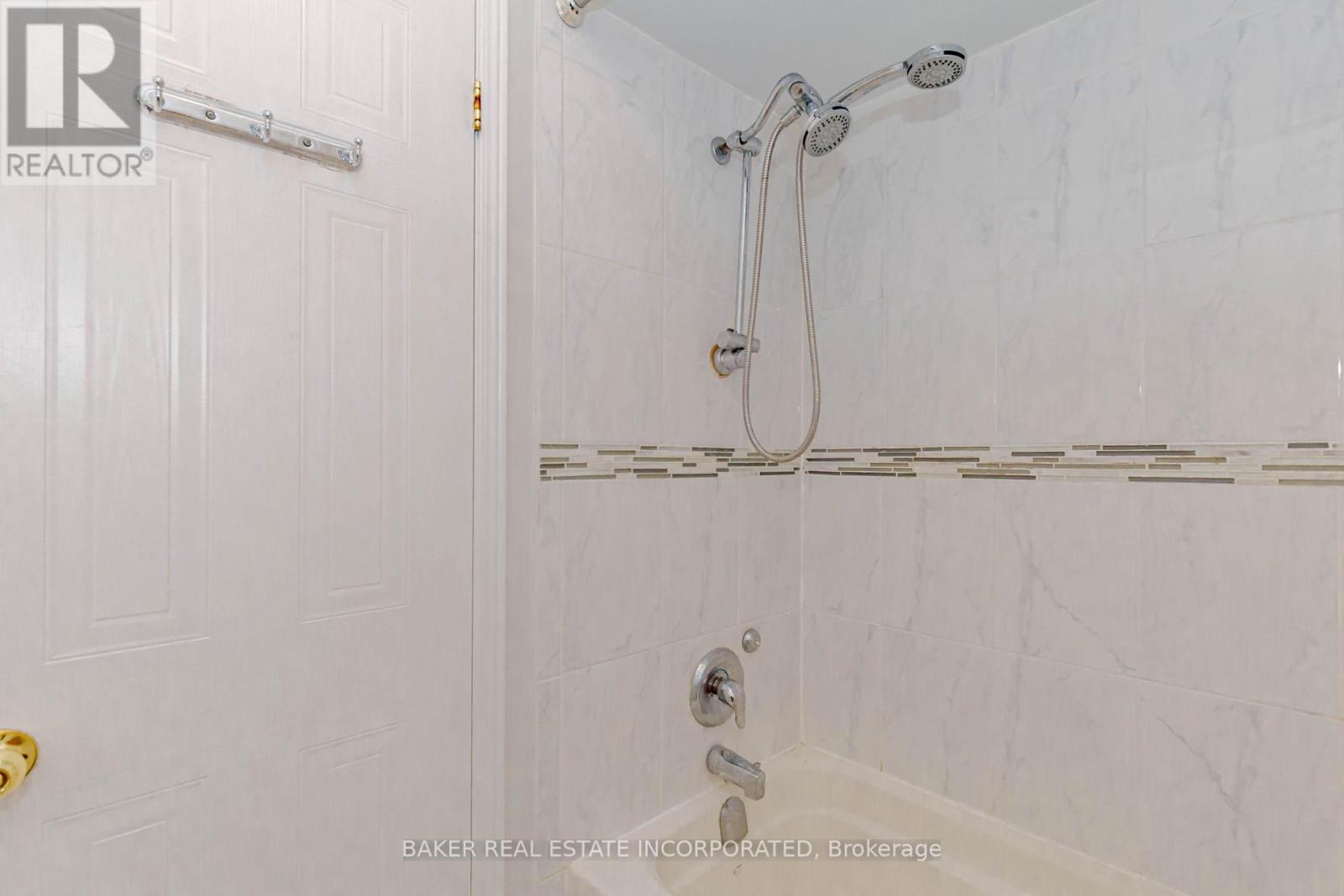 Photo 23 of 44 1485 Torrington Drive, Mississauga ON