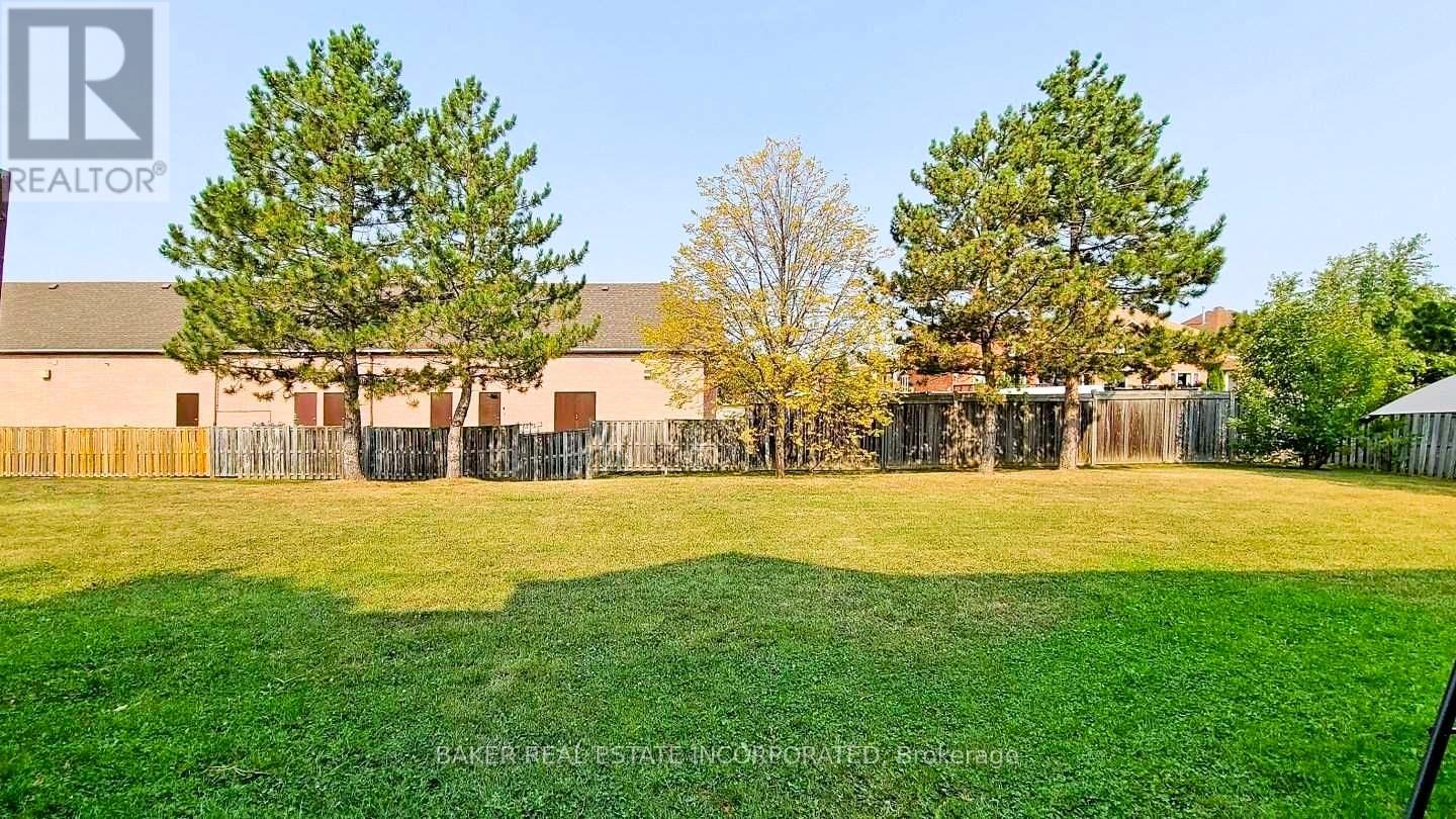 Photo 3 of 44 1485 Torrington Drive, Mississauga ON
