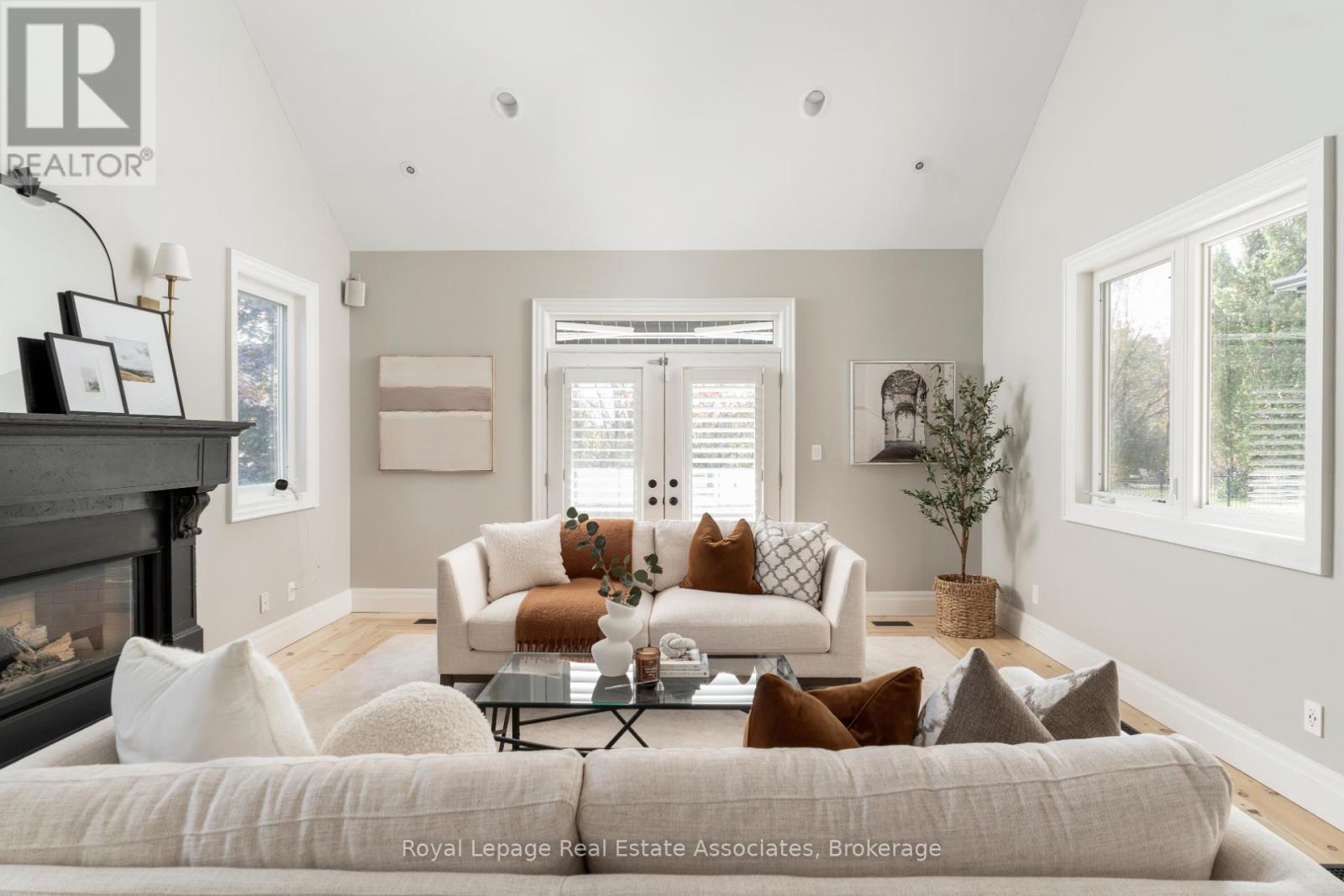 Photo 3 of 50 Lyonsview Lane, Caledon ON