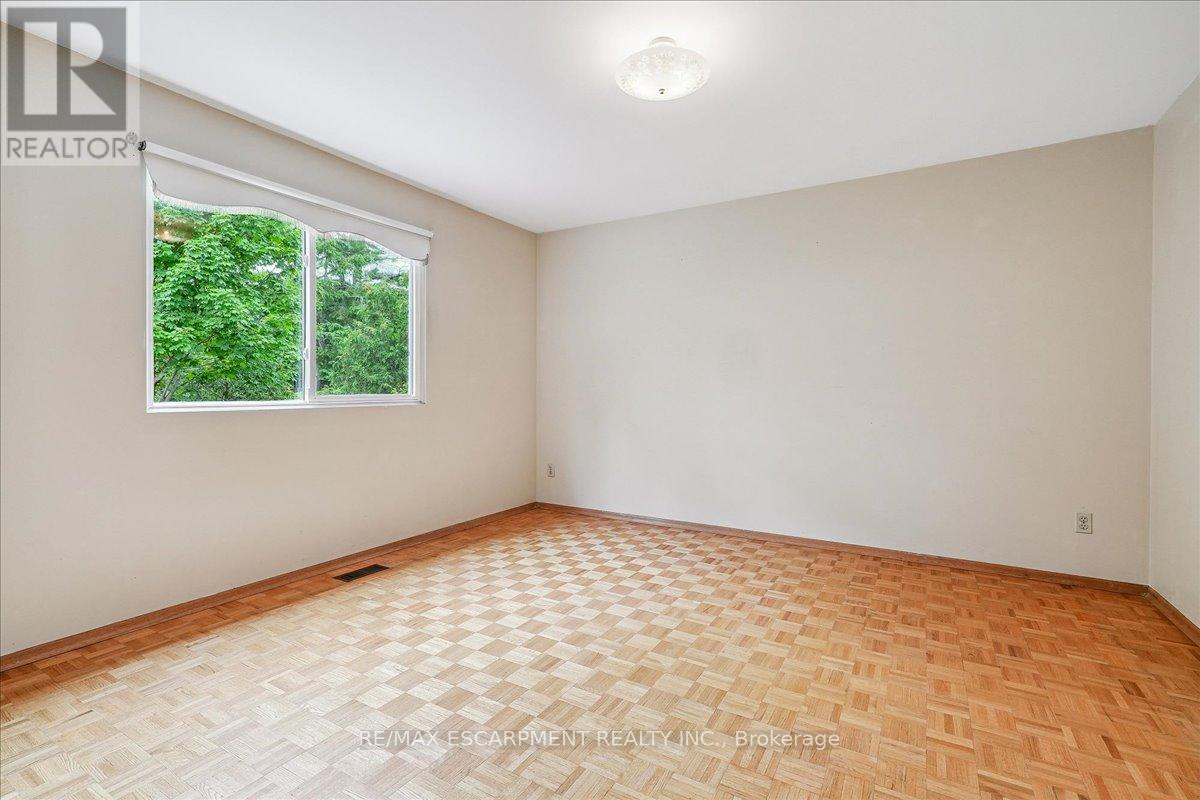 Photo 12 of 247 Beechfield Road, Oakville ON