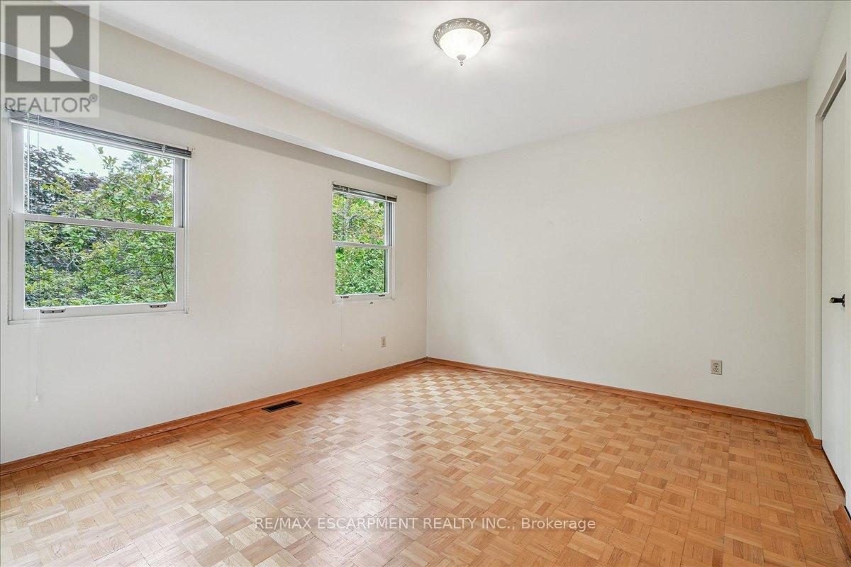 Photo 13 of 247 Beechfield Road, Oakville ON