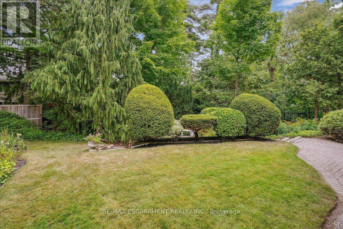 Photo 18 of 247 Beechfield Road, Oakville ON