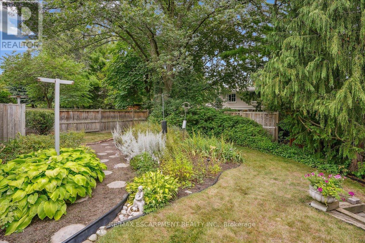 Photo 19 of 247 Beechfield Road, Oakville ON