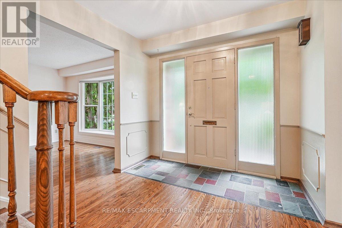 Photo 2 of 247 Beechfield Road, Oakville ON