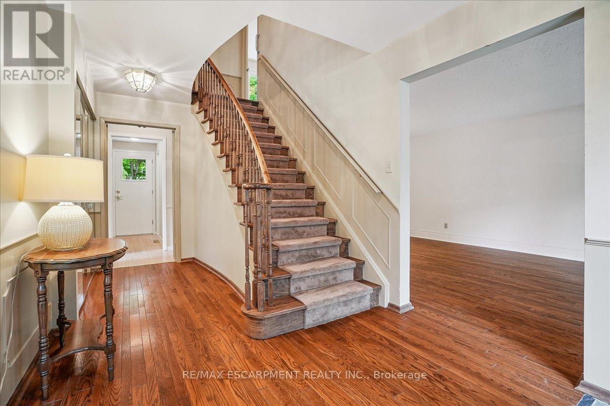 Photo 8 of 247 Beechfield Road, Oakville ON