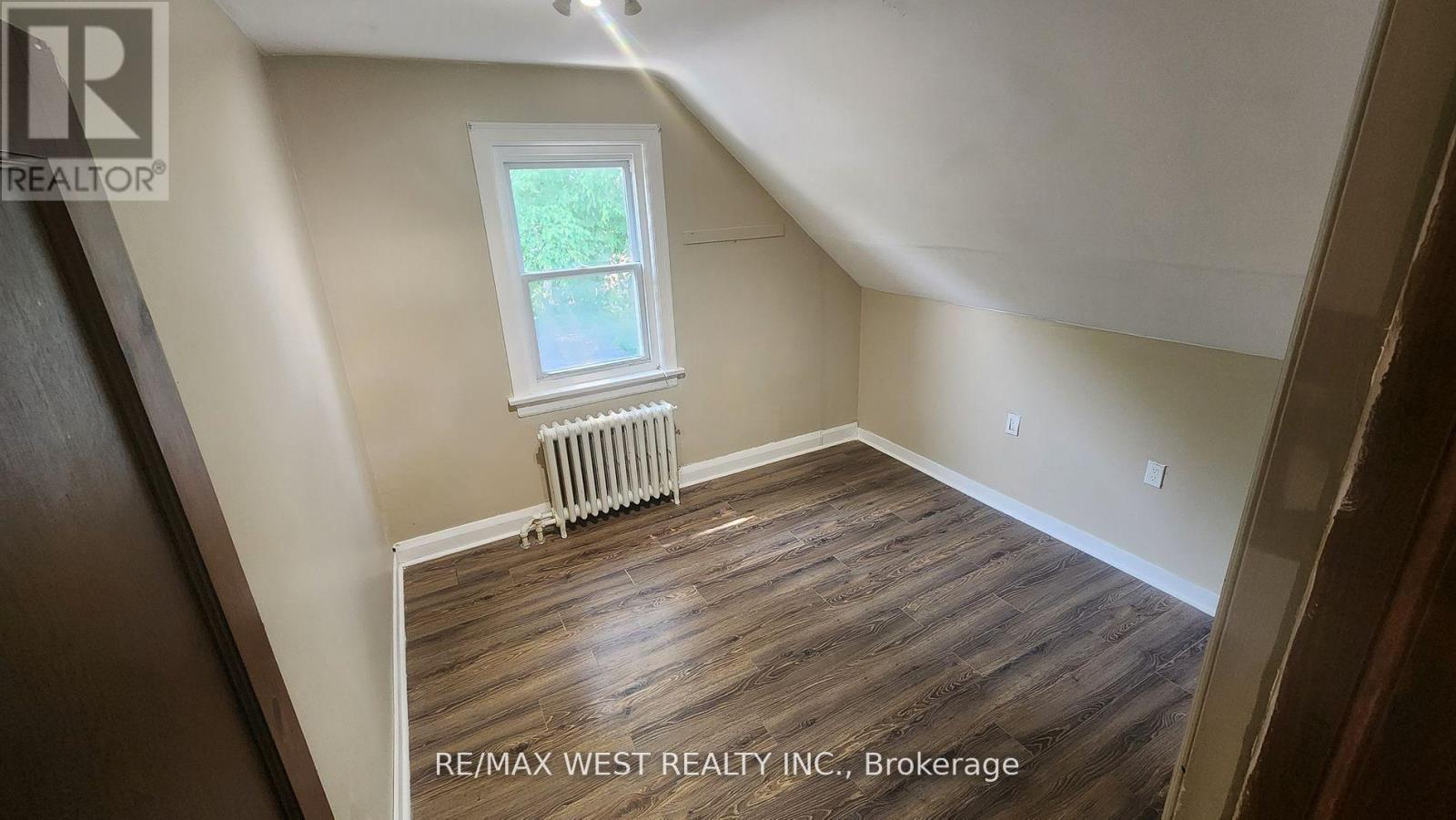 Photo 10 of 2nd Flr 135 Ellins Avenue, Toronto ON