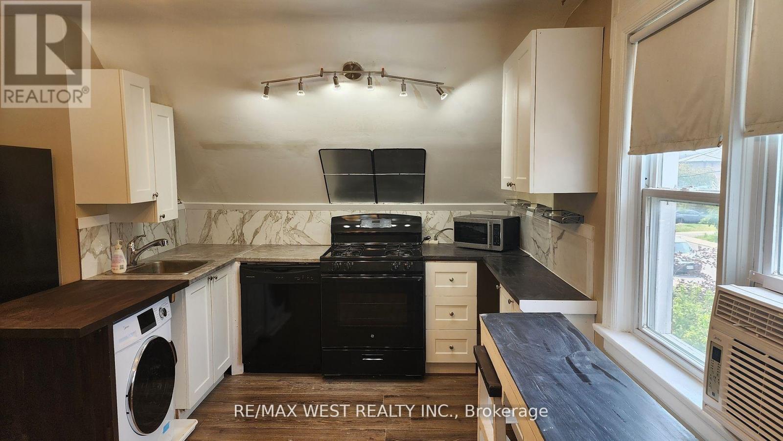 Photo 5 of 2nd Flr 135 Ellins Avenue, Toronto ON