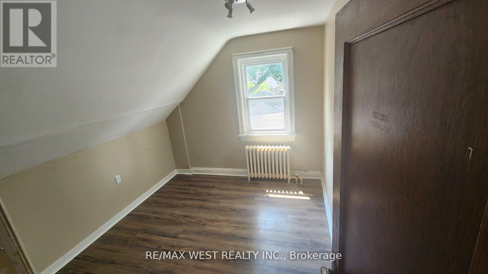 Photo 9 of 2nd Flr 135 Ellins Avenue, Toronto ON