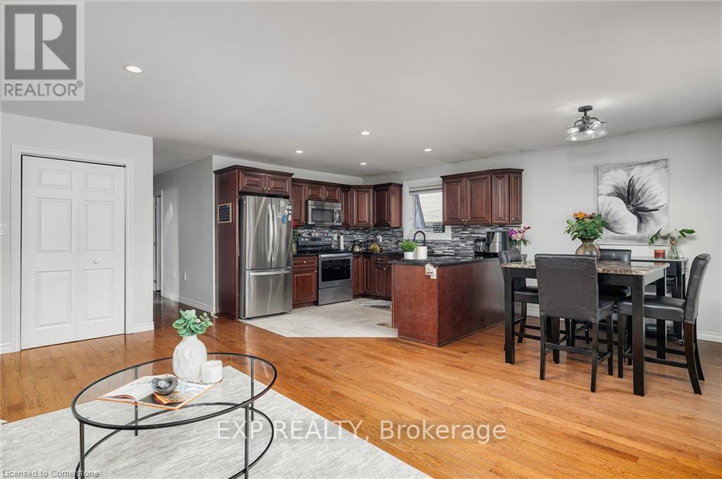 Photo 8 of 95 Avonmore Crescent, Orangeville ON