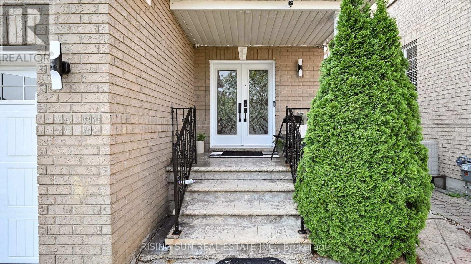 Photo 3 of 15 Mario Street, Brampton ON