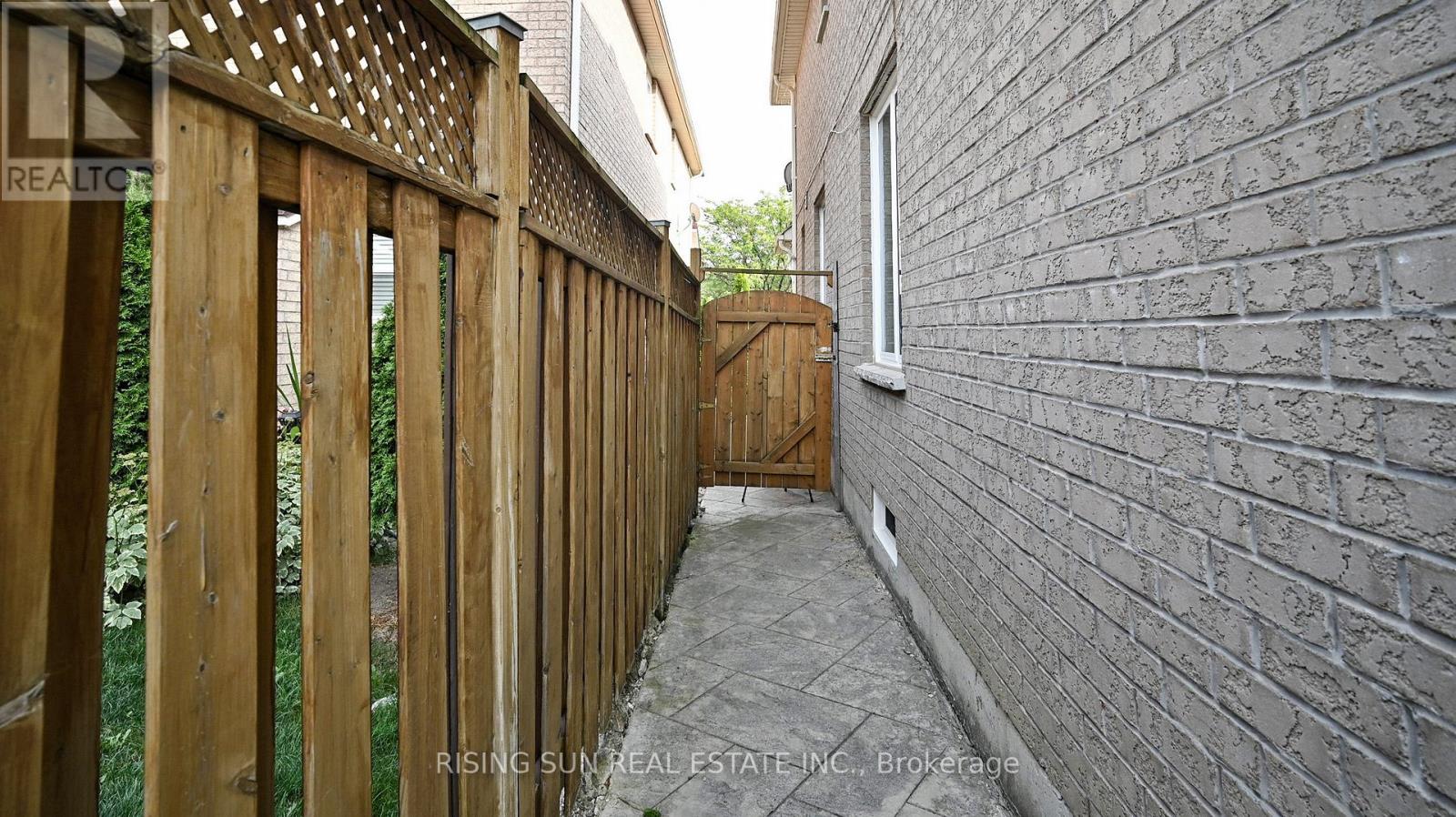 Photo 36 of 15 Mario Street, Brampton ON