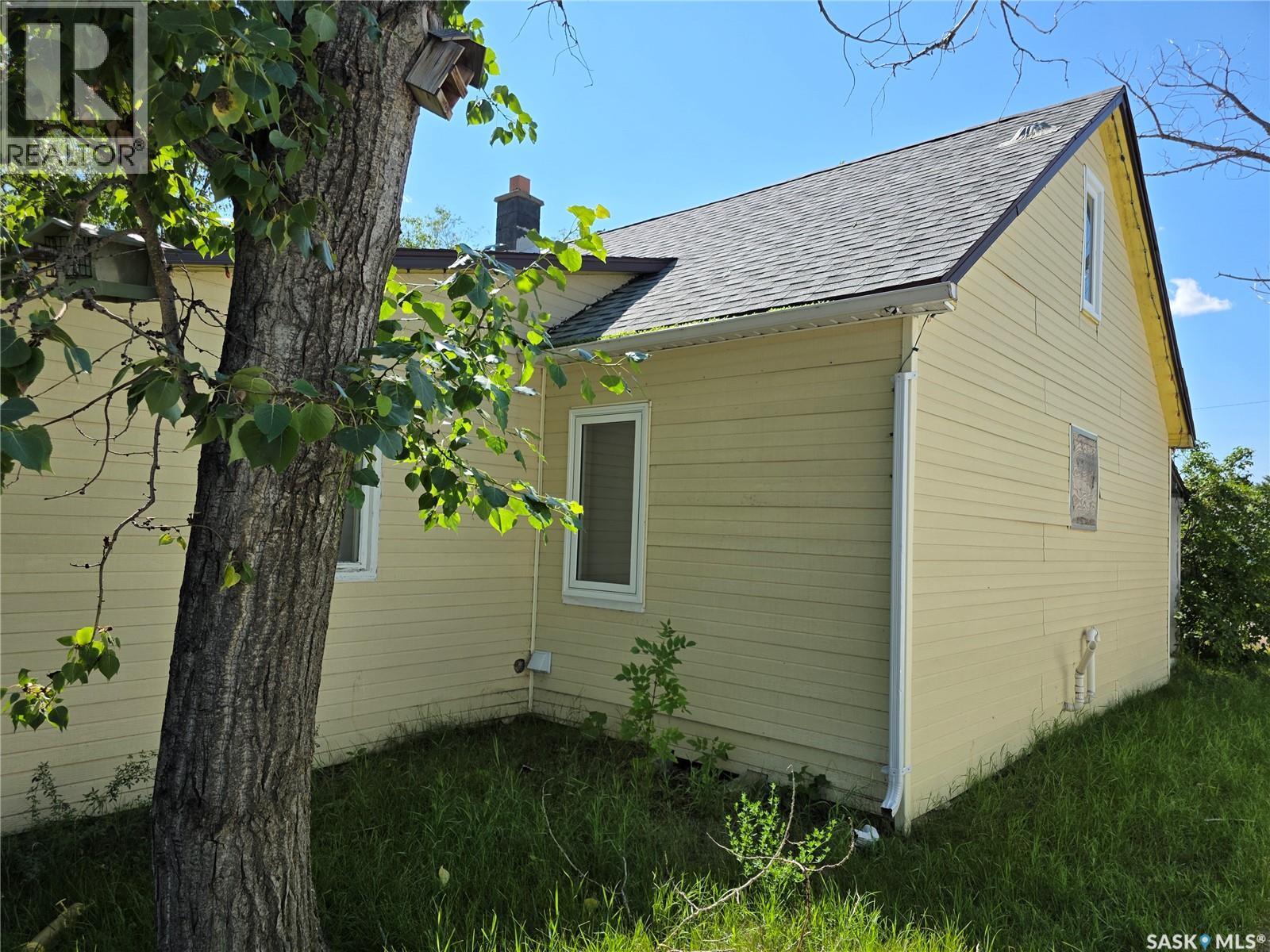 Photo 1 of 137 3rd Street W, Ponteix SK