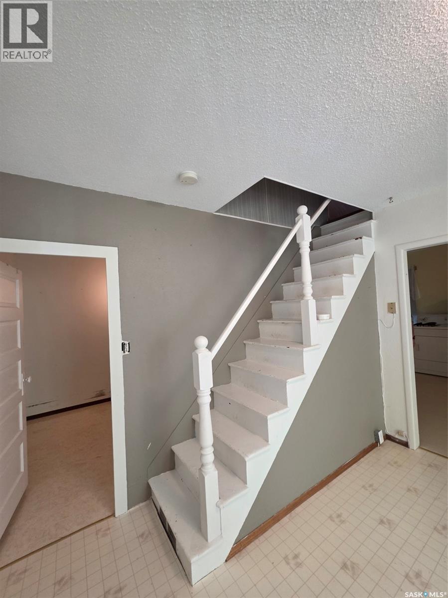 Photo 5 of 137 3rd Street W, Ponteix SK