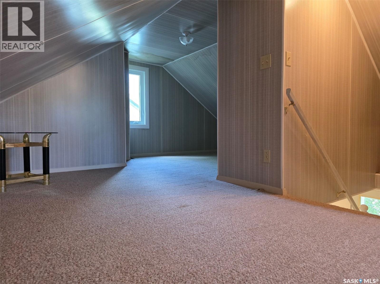 Photo 13 of 137 3rd Street W, Ponteix SK