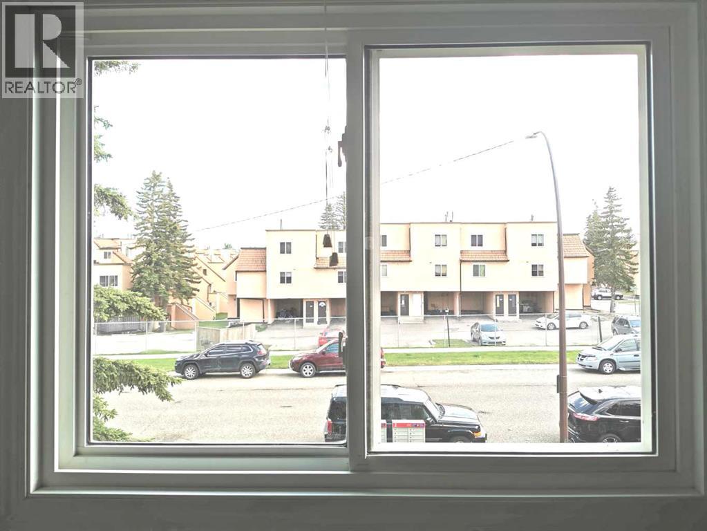 Single Family House for Sale in    Street NE Rundle Calgary 