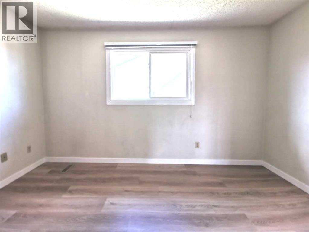 Single Family House for Sale in    Street NE Rundle Calgary 