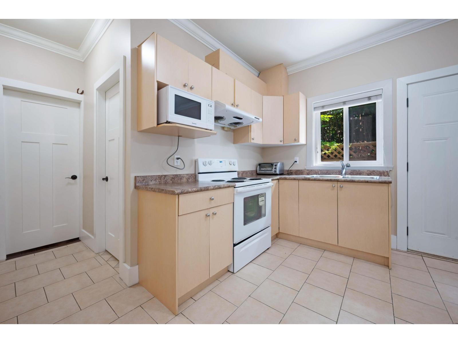 Photo 13 of 11438 81 A Avenue, Delta BC