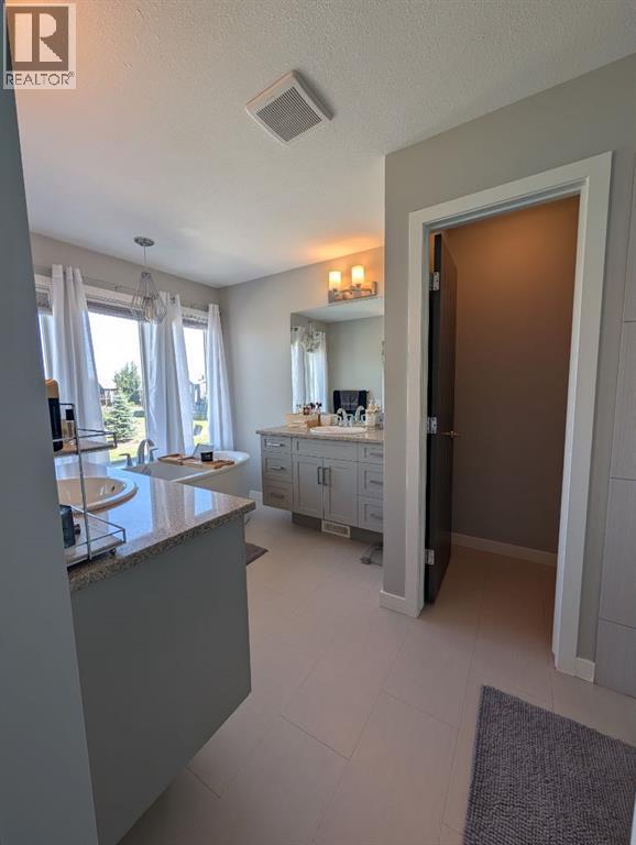 Photo 18 of 102 Blackwolf Bay N, Lethbridge AB