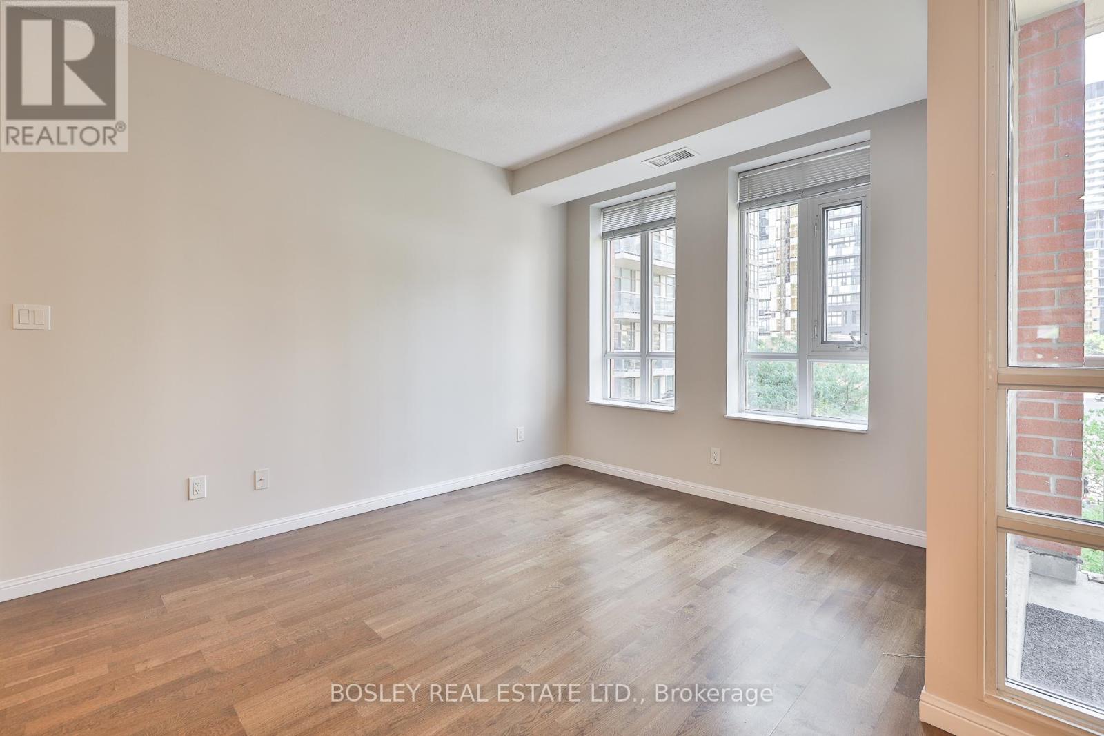 Photo 12 of 412 900 Mount Pleasant Road, Toronto ON