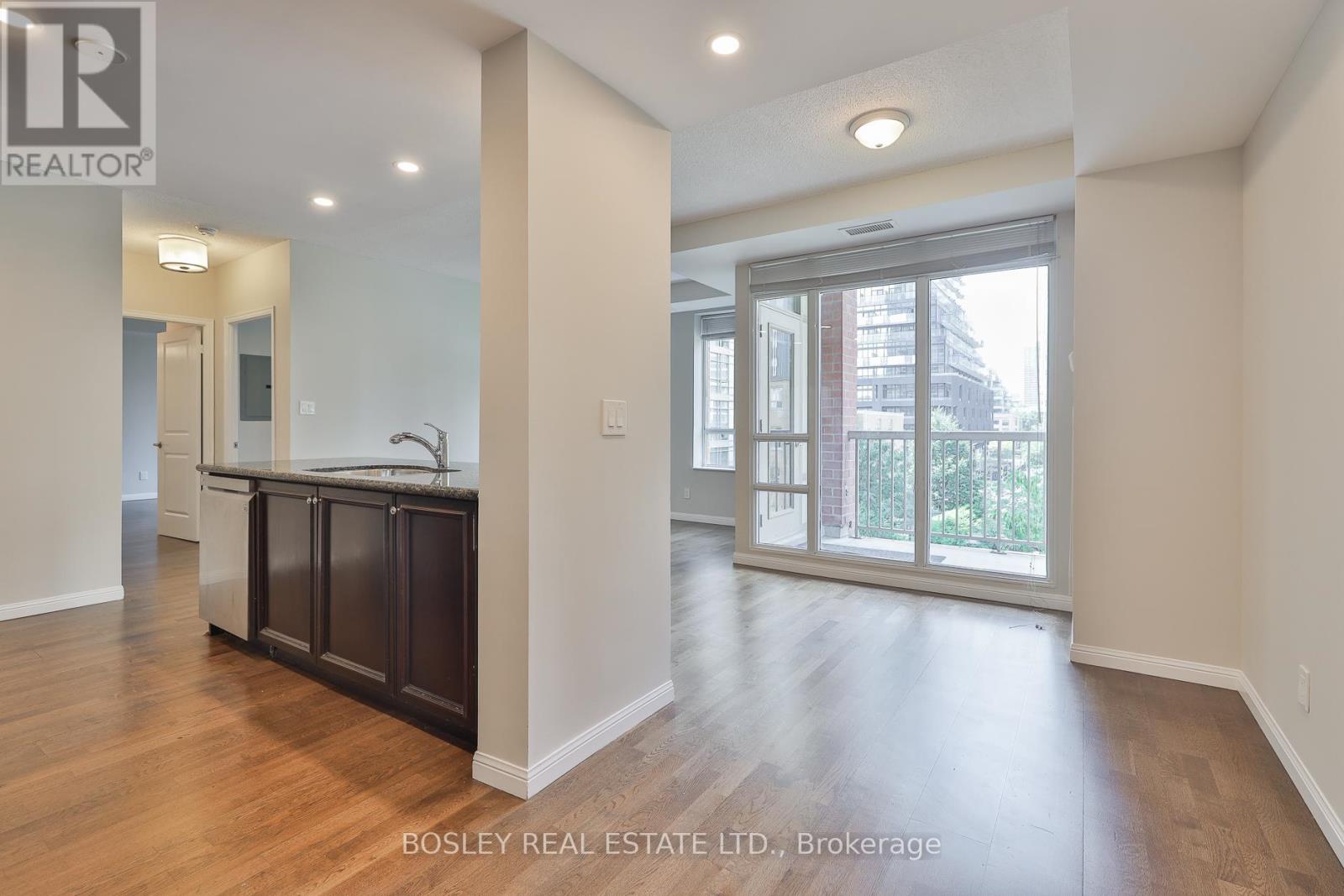 Photo 14 of 412 900 Mount Pleasant Road, Toronto ON