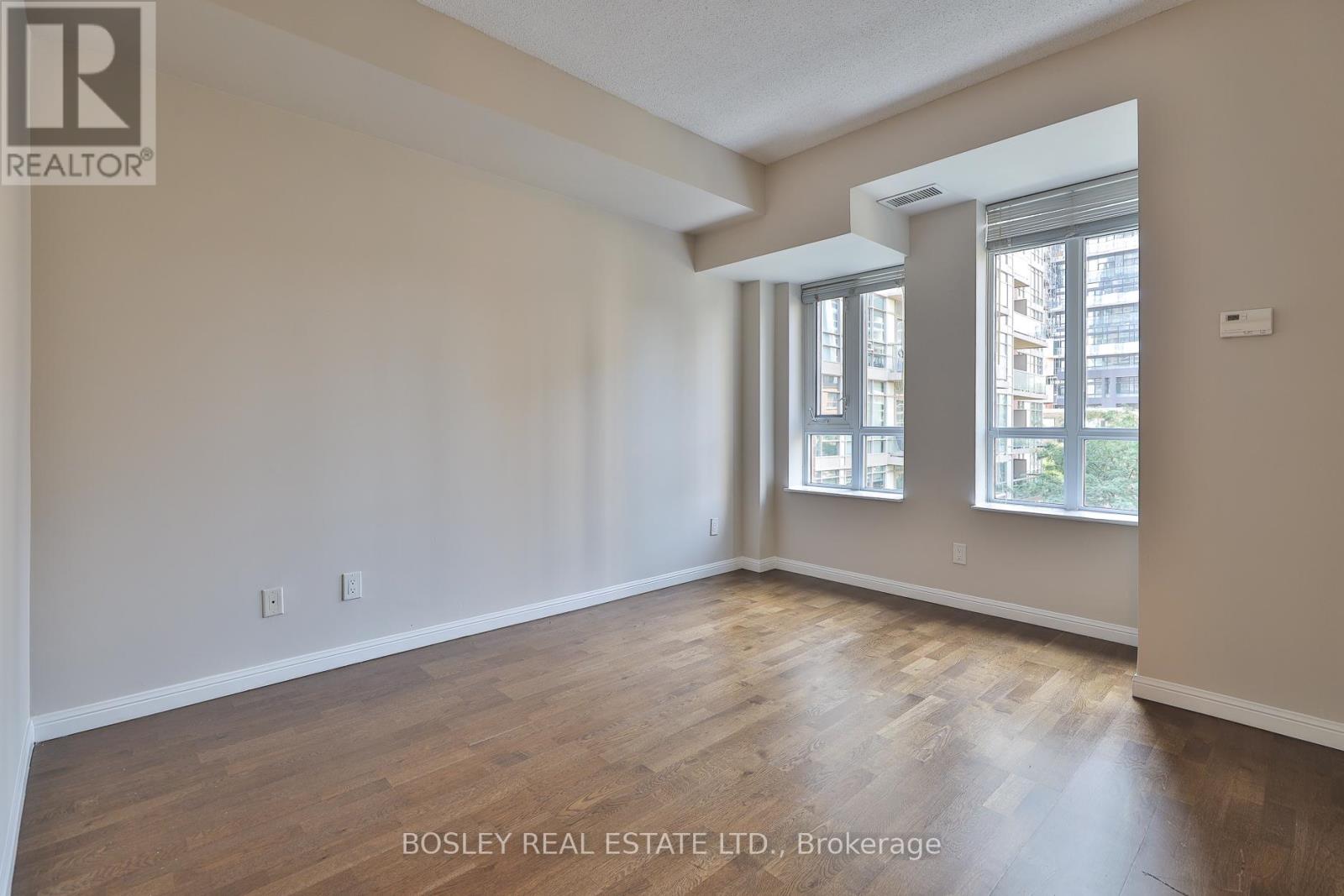 Photo 19 of 412 900 Mount Pleasant Road, Toronto ON