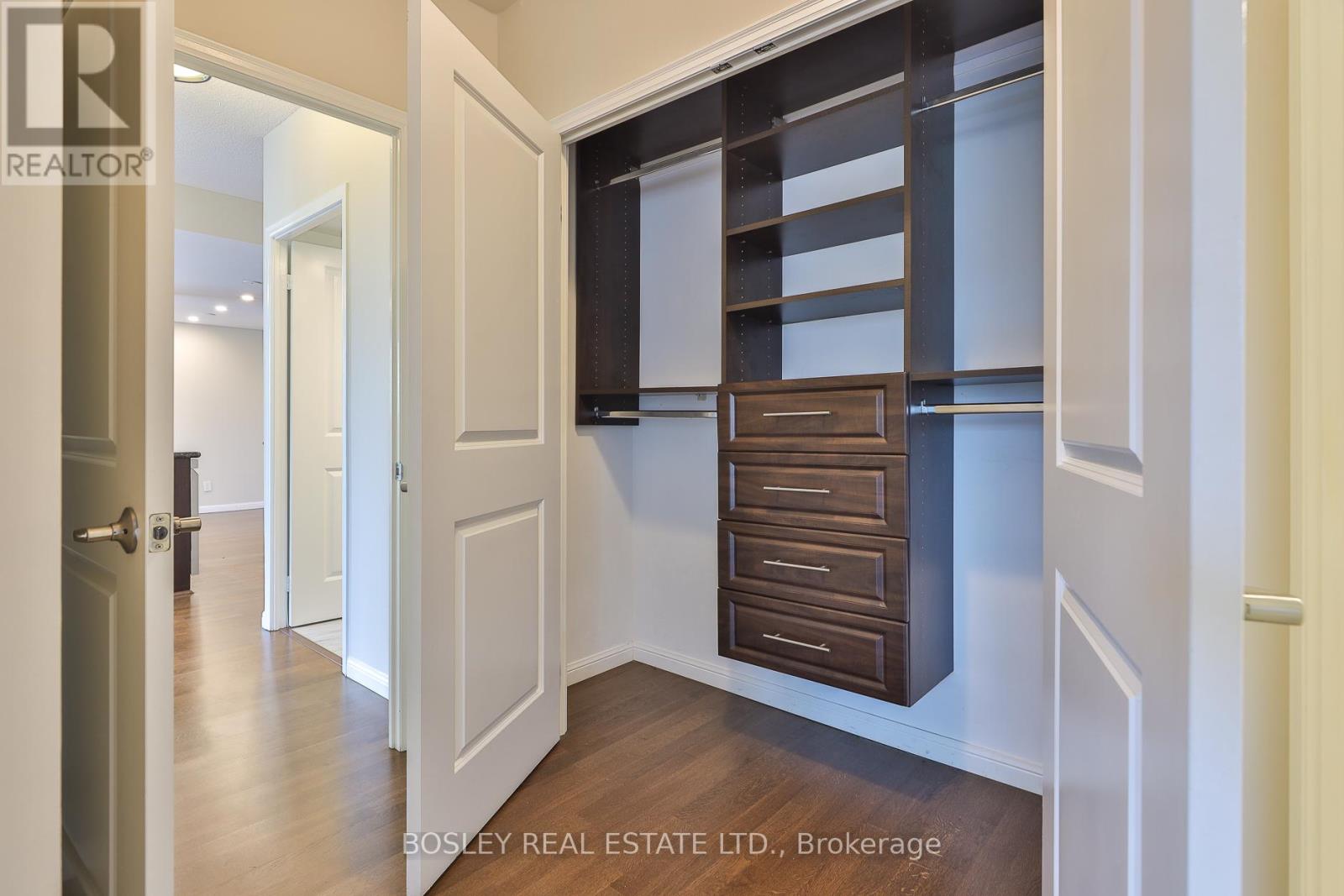 Photo 22 of 412 900 Mount Pleasant Road, Toronto ON