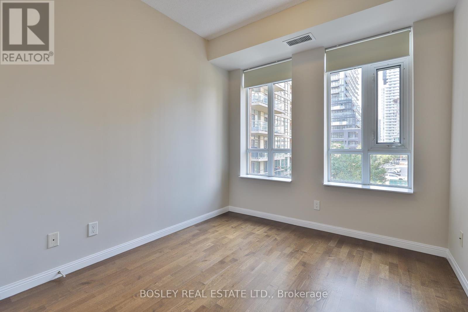 Photo 24 of 412 900 Mount Pleasant Road, Toronto ON