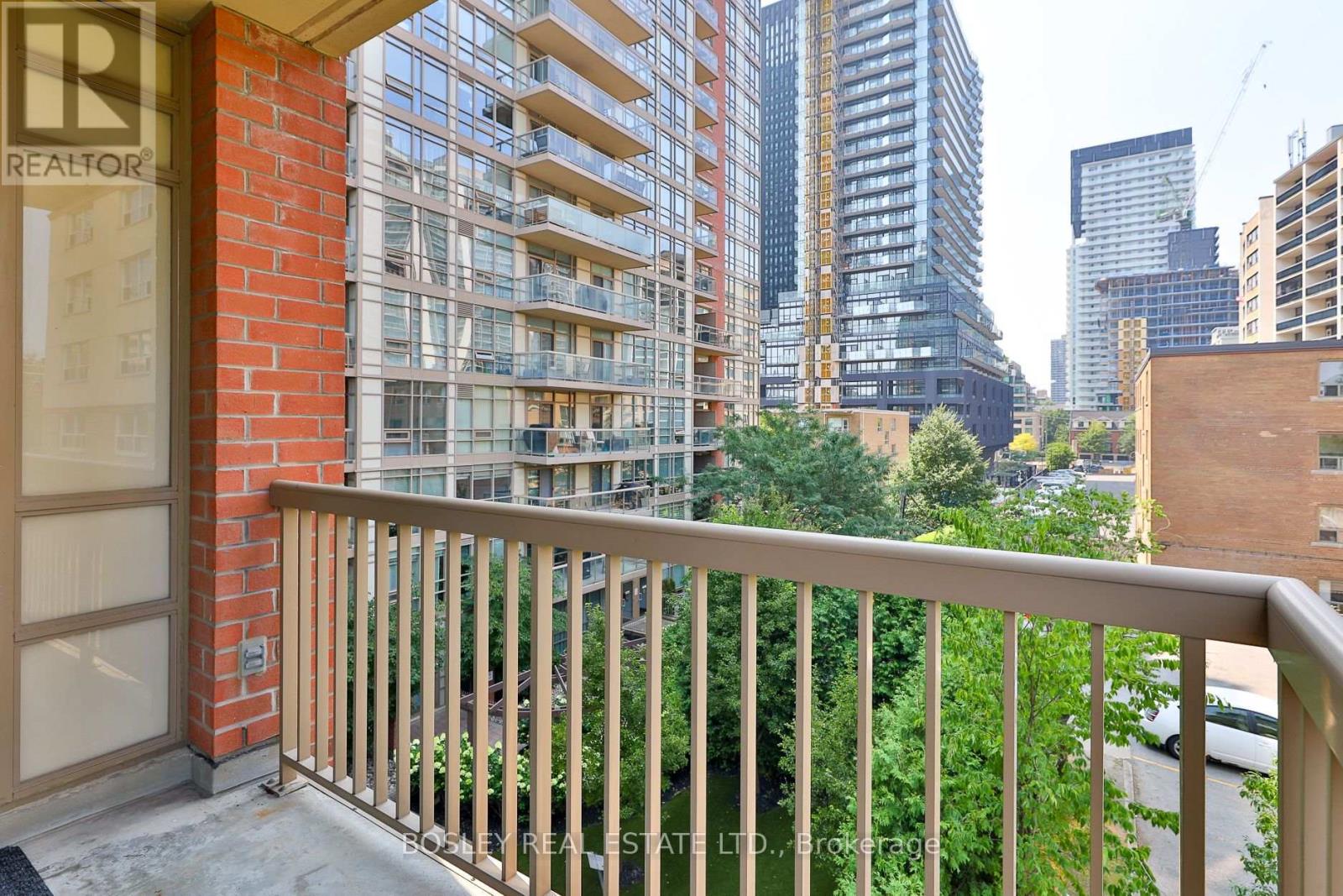 Photo 28 of 412 900 Mount Pleasant Road, Toronto ON