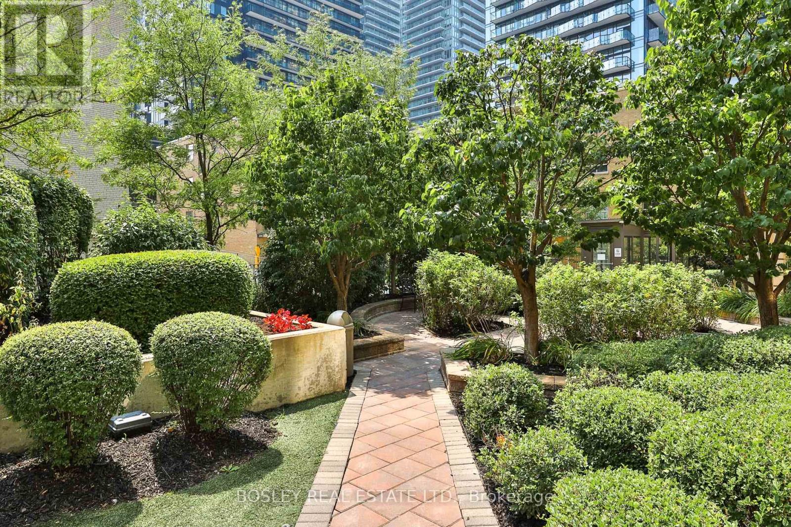 Photo 32 of 412 900 Mount Pleasant Road, Toronto ON