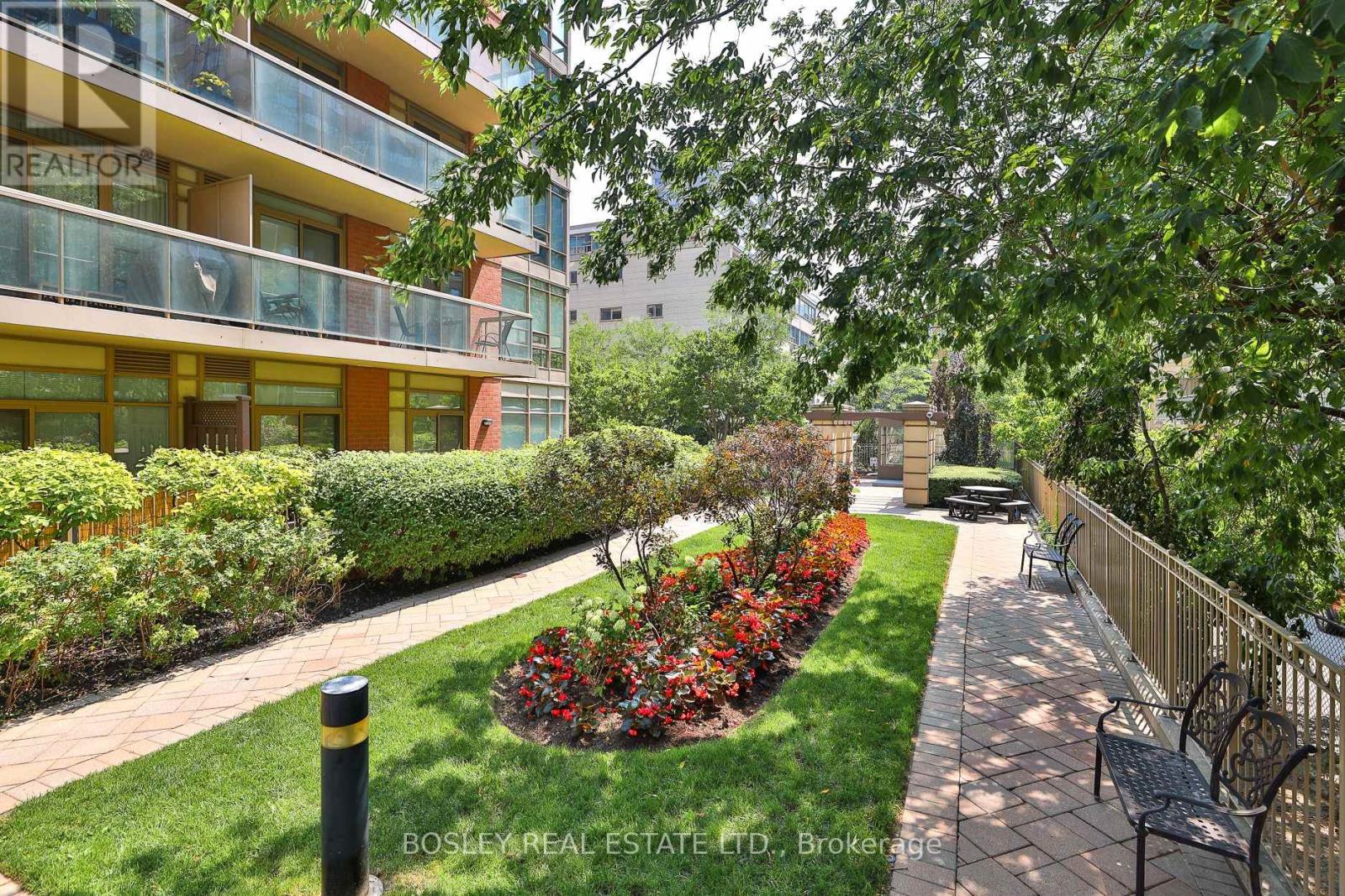 Photo 35 of 412 900 Mount Pleasant Road, Toronto ON