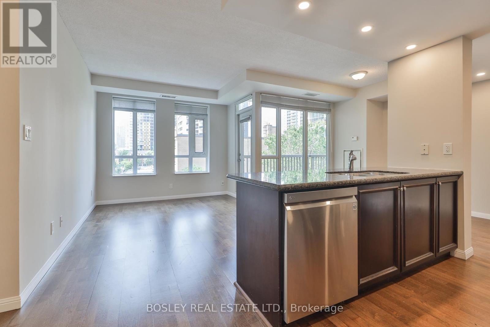 Photo 5 of 412 900 Mount Pleasant Road, Toronto ON