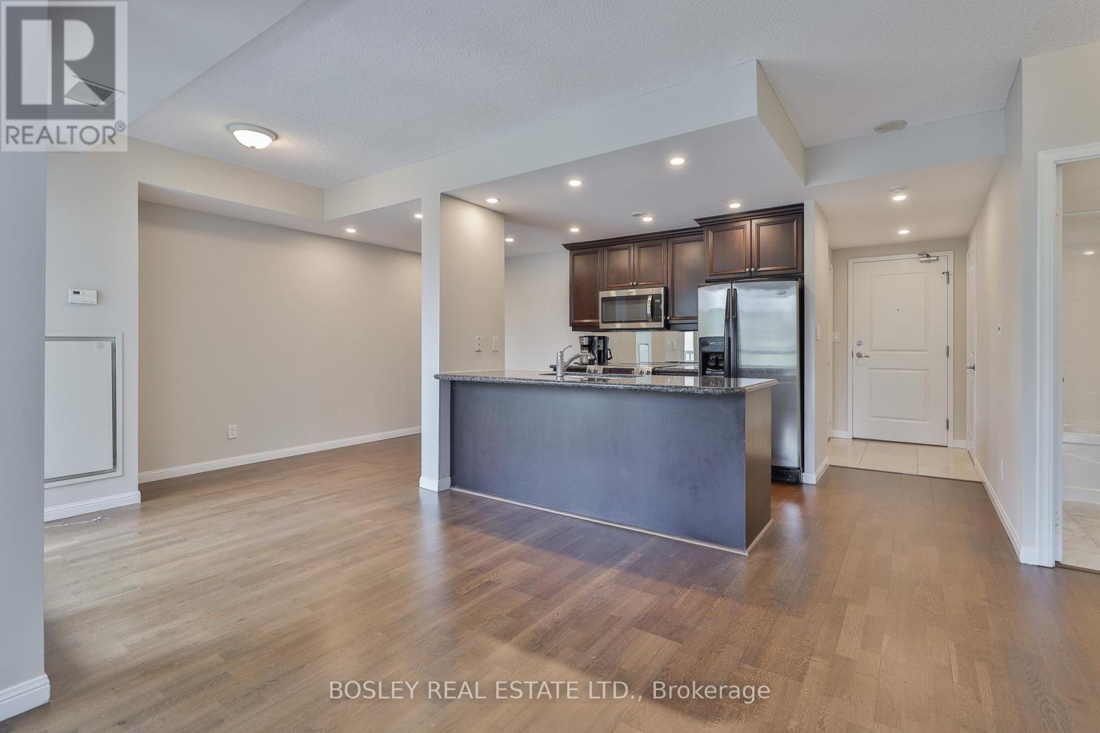 Photo 7 of 412 900 Mount Pleasant Road, Toronto ON