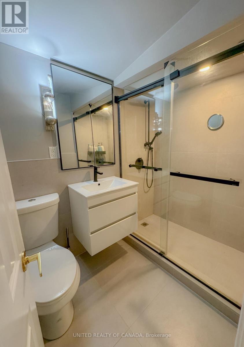 Photo 14 of 178 Three Valleys Drive, Toronto ON