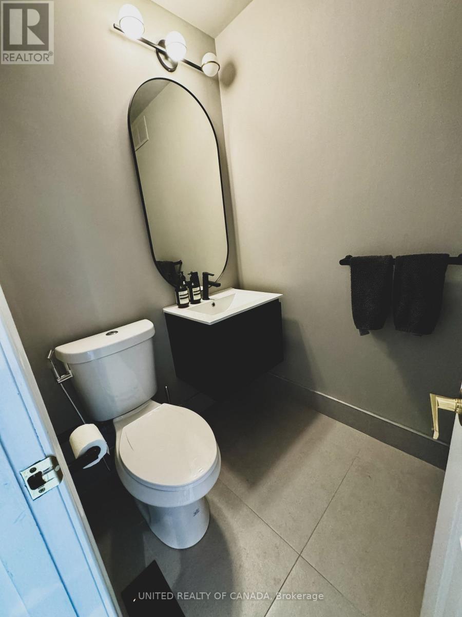 Photo 11 of 178 Three Valleys Drive, Toronto ON